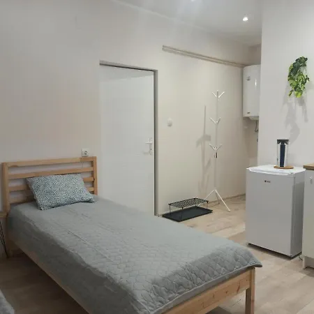 Kod Velikih Tuja Lejlighed Melenci