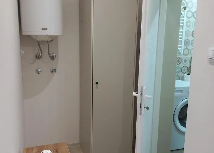 Kod Velikih Tuja Melenci